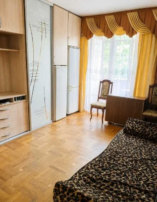 For sale 2-room apartment on Leopold Yaschenko Avenue (V. Zhukovsky)