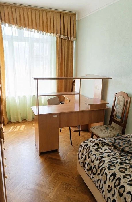 For sale 2-room apartment on Leopold Yaschenko Avenue (V. Zhukovsky)