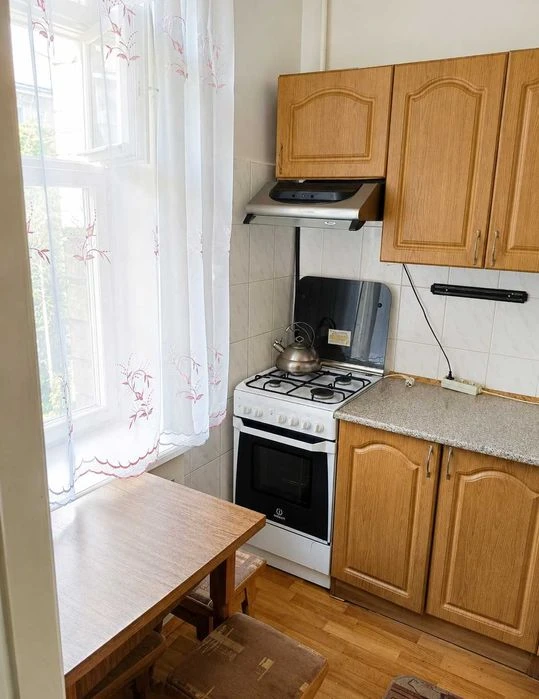 For sale 2-room apartment on Leopold Yaschenko Avenue (V. Zhukovsky)