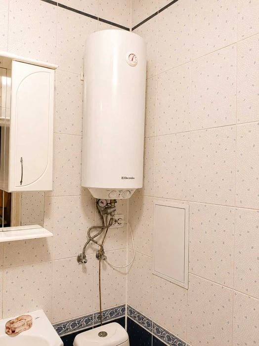 For sale 2-room apartment on Leopold Yaschenko Avenue (V. Zhukovsky)