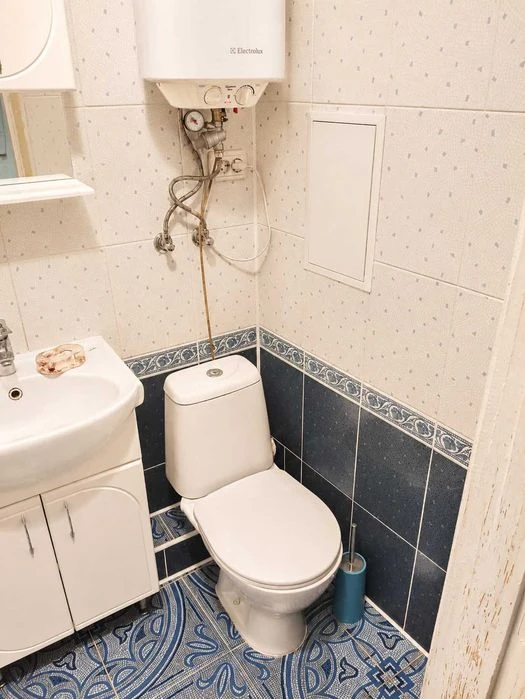 For sale 2-room apartment on Leopold Yaschenko Avenue (V. Zhukovsky)