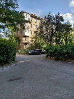 For sale 2-room apartment on Leopold Yaschenko Avenue (V. Zhukovsky)