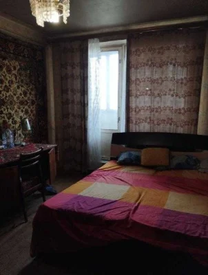 I offer to buy a 3-room apartment near the metro.