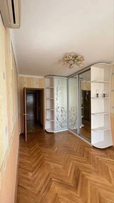 Sale of 4-room apartment 79 sq. m on Volodymyr Ivasyuk Ave. 85B