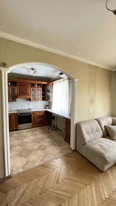 Sale of 4-room apartment 79 sq. m on Volodymyr Ivasyuk Ave. 85B
