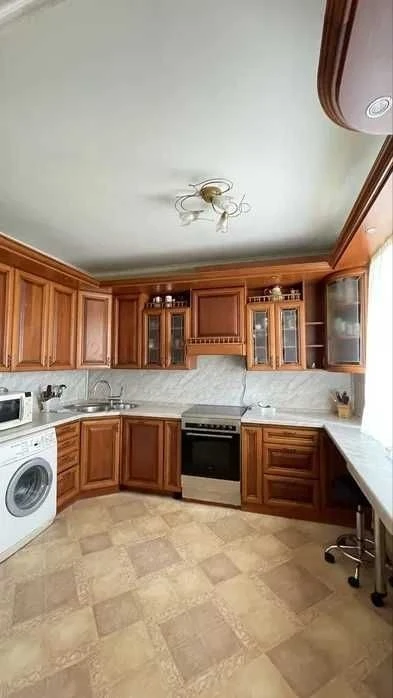 Sale of 4-room apartment 79 sq. m on Volodymyr Ivasyuk Ave. 85B