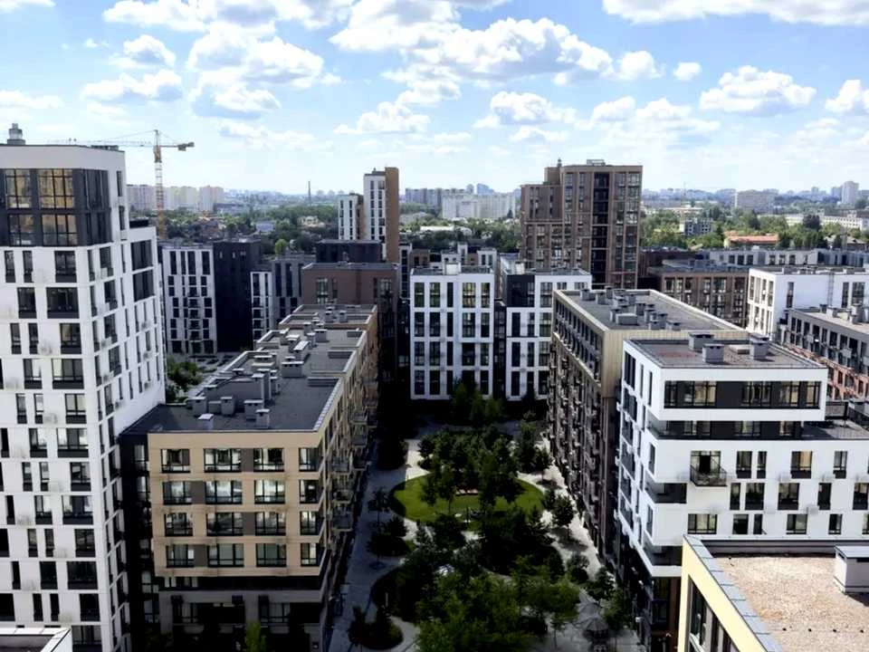 Apartment. Kyiv, Salyutna St., 2k