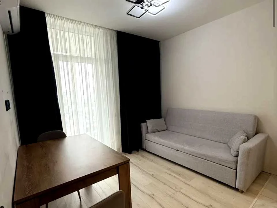 Apartment. Kyiv, Salyutna St., 2k