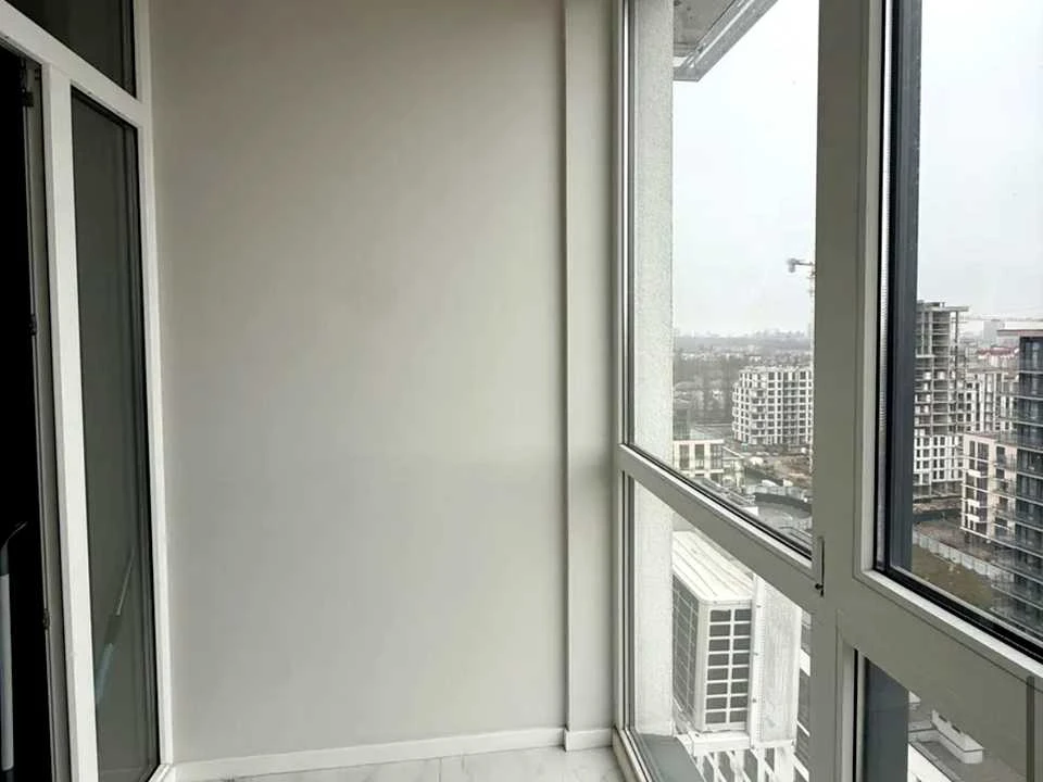 Apartment. Kyiv, Salyutna St., 2k