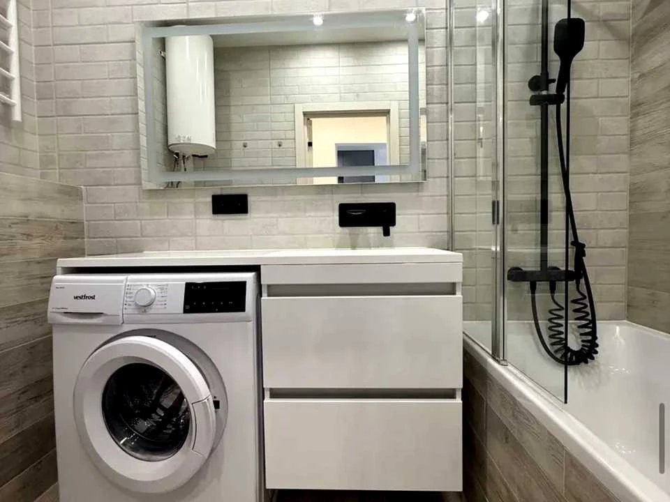 Apartment. Kyiv, Salyutna St., 2k