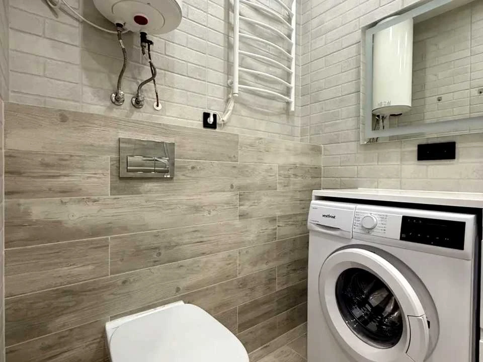 Apartment. Kyiv, Salyutna St., 2k