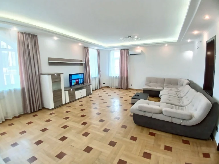 4-room apartment for sale 201 m², Observatornaya St., 7