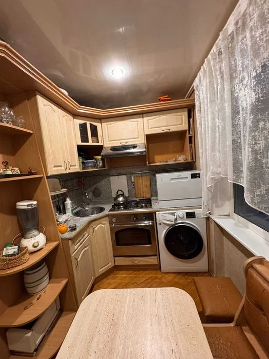 2-room apartment for sale, Khortytskyi district.