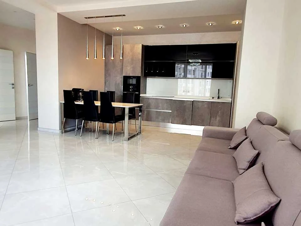Apartment. Odesa, Literaturna St.