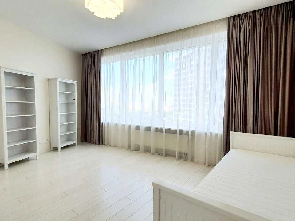 Apartment. Odesa, Literaturna St.