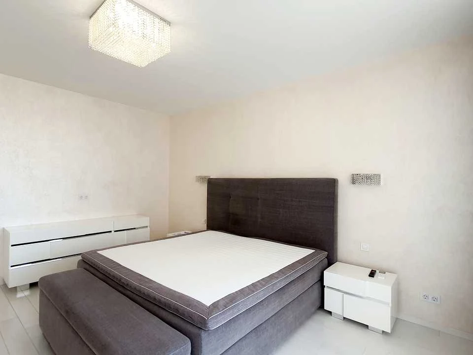 Apartment. Odesa, Literaturna St.