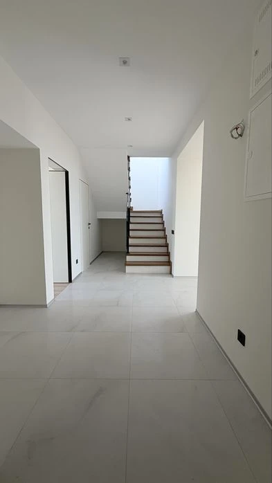 Квартира з ремонтом і терасою, дворівнева
