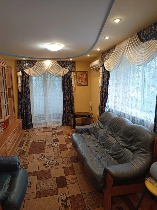 Продаётся 3 ком квартира Правый берег