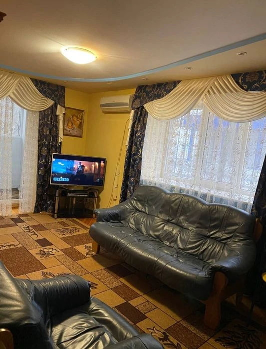Продаётся 3 ком квартира Правый берег