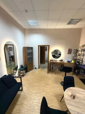 For sale 1 room apartment 27 m² 1/3 Petra Doroshenka St. $70,000