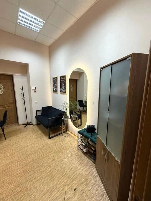 For sale 1 room apartment 27 m² 1/3 Petra Doroshenka St. $70,000