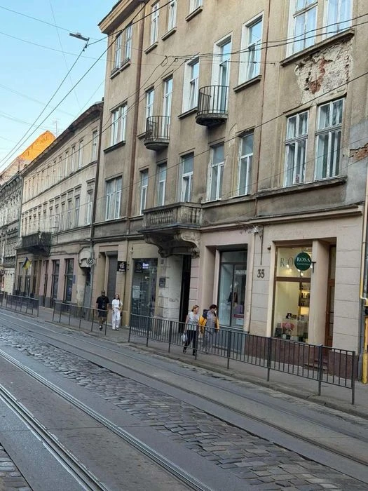 For sale 1 room apartment 27 m² 1/3 Petra Doroshenka St. $70,000