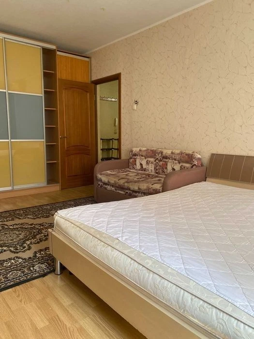 One-room apartment 37 sq. m., Chervonoi Kalyna Ave. 24 B., 2/9 floor.