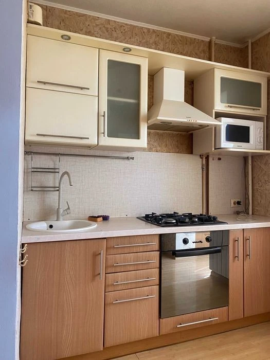 One-room apartment 37 sq. m., Chervonoi Kalyna Ave. 24 B., 2/9 floor.