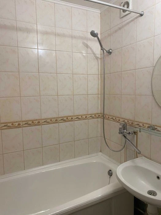 One-room apartment 37 sq. m., Chervonoi Kalyna Ave. 24 B., 2/9 floor.