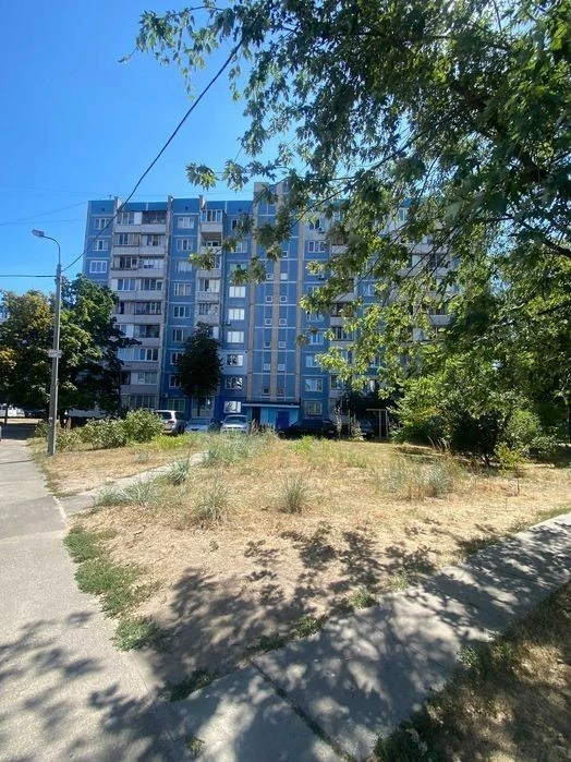 One-room apartment 37 sq. m., Chervonoi Kalyna Ave. 24 B., 2/9 floor.