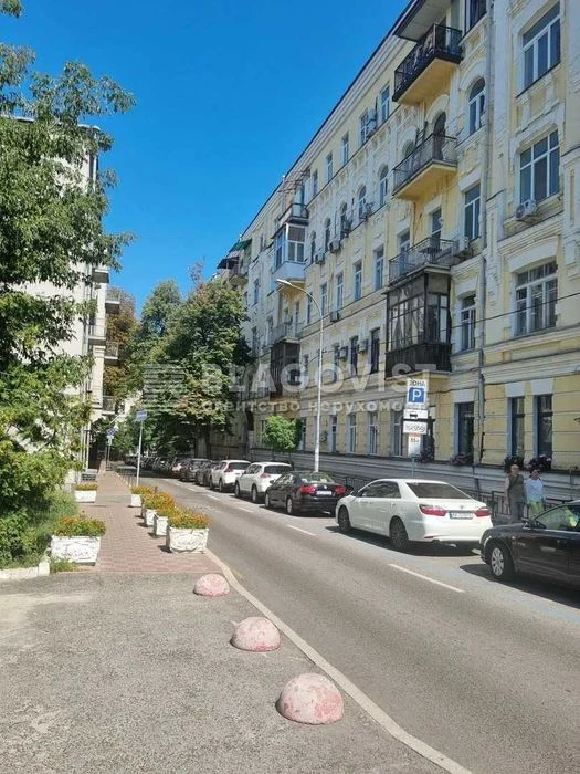 Продажа 1-й кв-ры ул Стрелецкая7/6 в Историческом центре ми