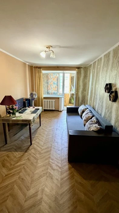 Продам квартиру в кирпичном доме. Левый берег. Северный.