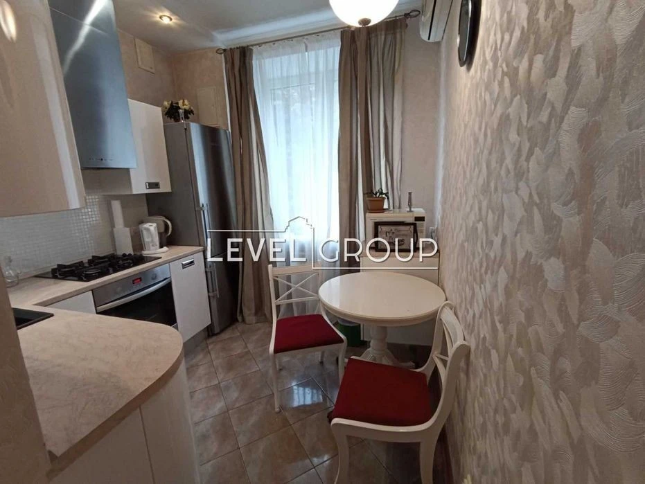 3-room Stalinist house on Pecherskaya Street, Princes of Ostrozkih (Moscow)
