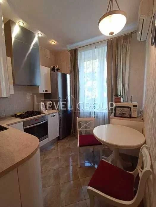 3-room Stalinist house on Pecherskaya Street, Princes of Ostrozkih (Moscow)