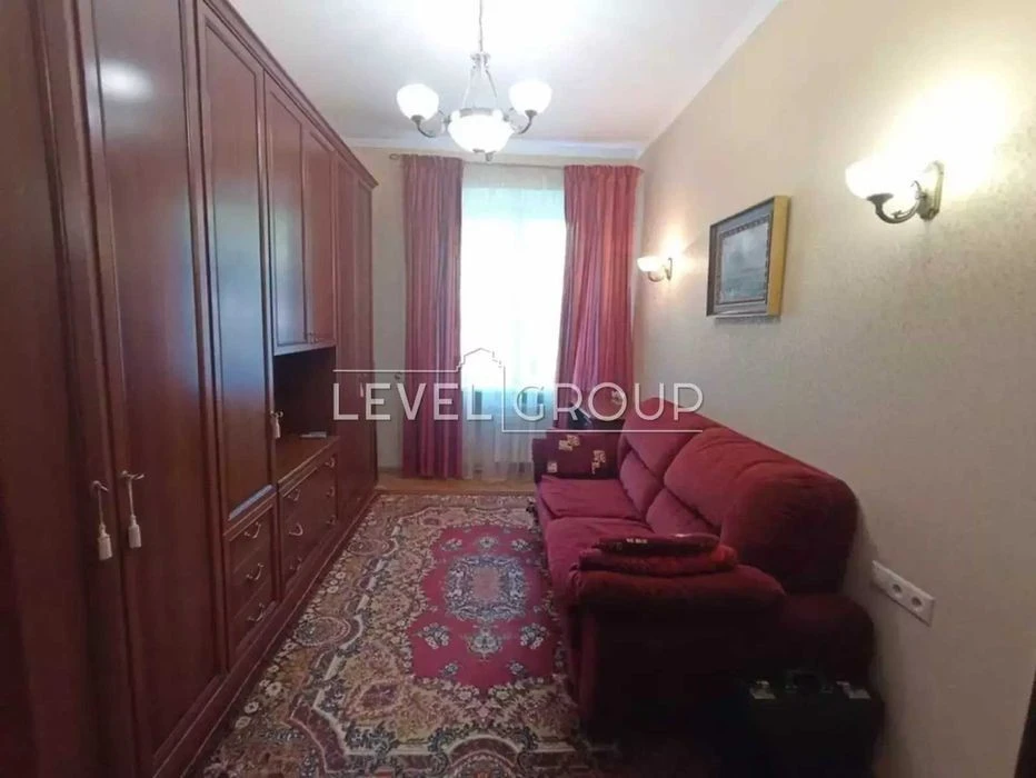 3-room Stalinist house on Pecherskaya Street, Princes of Ostrozkih (Moscow)