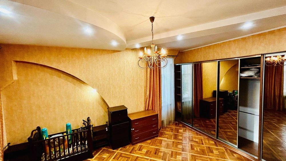 Продаж. 2-кімнатна квартира з панорамним видом на Європейськ
