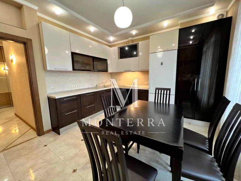 Apartment. Kyiv, Andriy Verkhoglyad St. (Mykhayla Dragomirova)