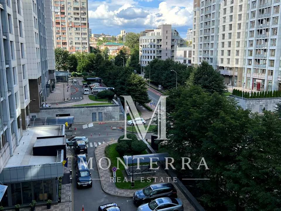 Apartment. Kyiv, Andriy Verkhoglyad St. (Mykhayla Dragomirova)