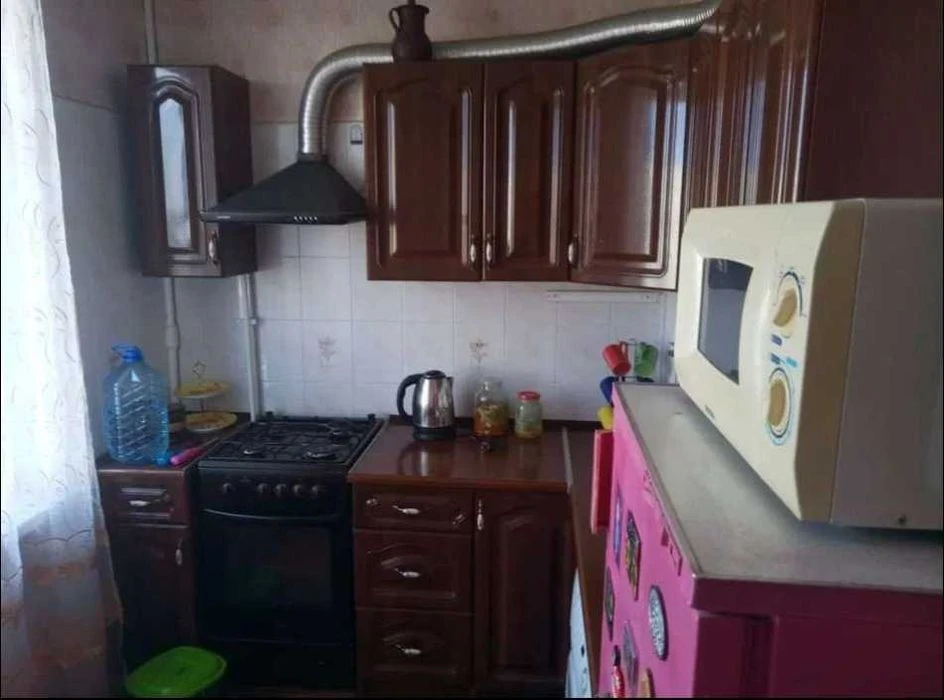Selling a 1-room apartment 33m, 9/12, in good condition, near the metro station