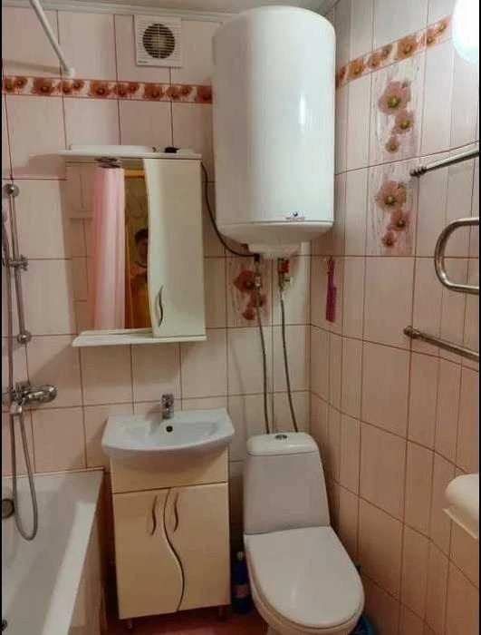 Selling a 1-room apartment 33m, 9/12, in good condition, near the metro station