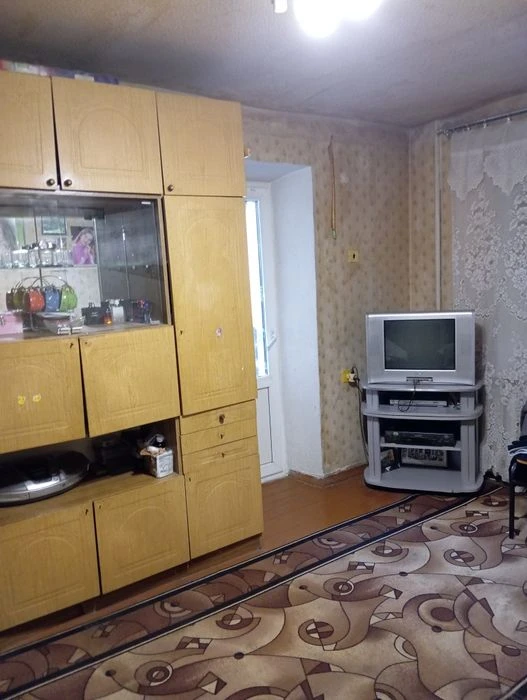 Selling 2-bedroom apartment, 7th floor, 14th floor, Kholodnaya Gora metro station, 10 minutes away.
