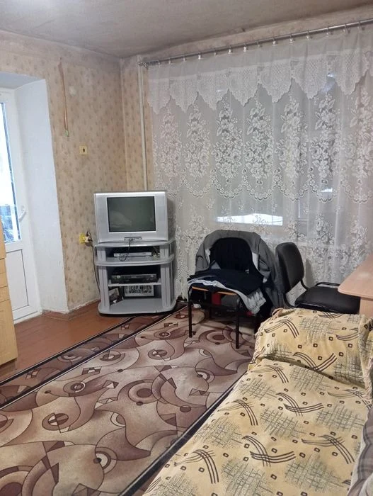 Selling 2-bedroom apartment, 7th floor, 14th floor, Kholodnaya Gora metro station, 10 minutes away.