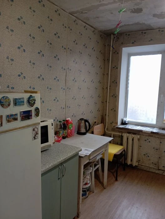 Selling 2-bedroom apartment, 7th floor, 14th floor, Kholodnaya Gora metro station, 10 minutes away.