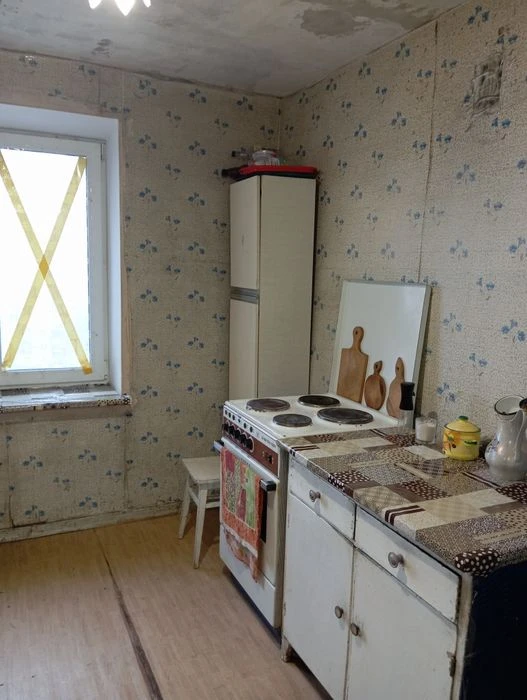 Selling 2-bedroom apartment, 7th floor, 14th floor, Kholodnaya Gora metro station, 10 minutes away.