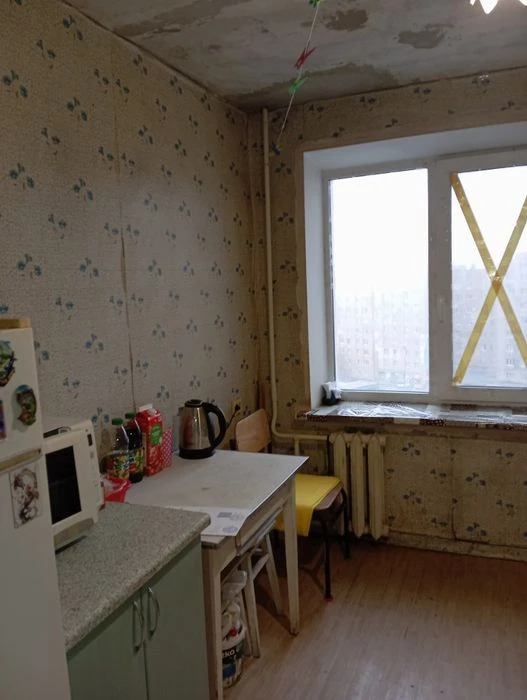 Selling 2-bedroom apartment, 7th floor, 14th floor, Kholodnaya Gora metro station, 10 minutes away.