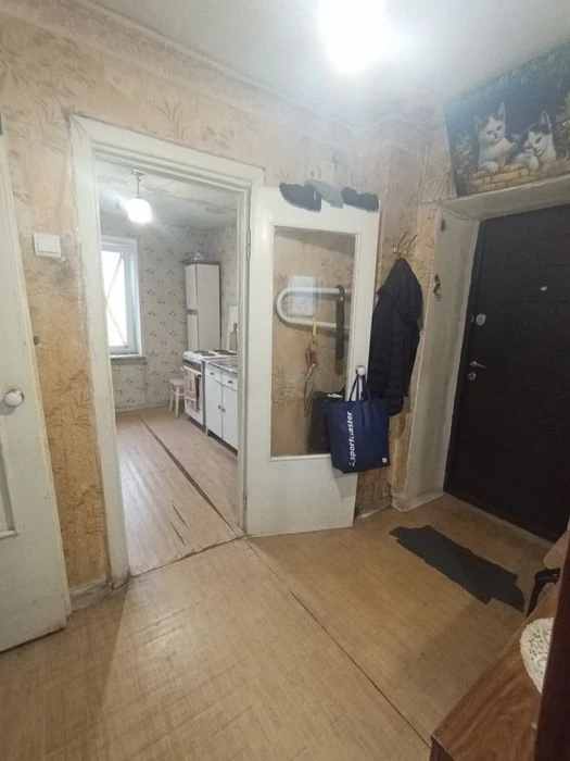 Selling 2-bedroom apartment, 7th floor, 14th floor, Kholodnaya Gora metro station, 10 minutes away.