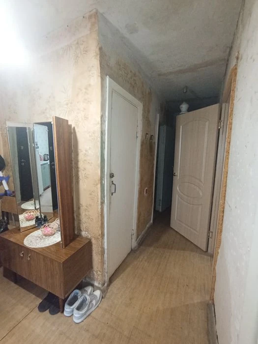 Selling 2-bedroom apartment, 7th floor, 14th floor, Kholodnaya Gora metro station, 10 minutes away.