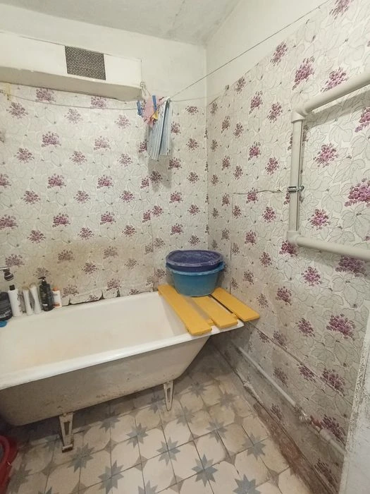 Selling 2-bedroom apartment, 7th floor, 14th floor, Kholodnaya Gora metro station, 10 minutes away.