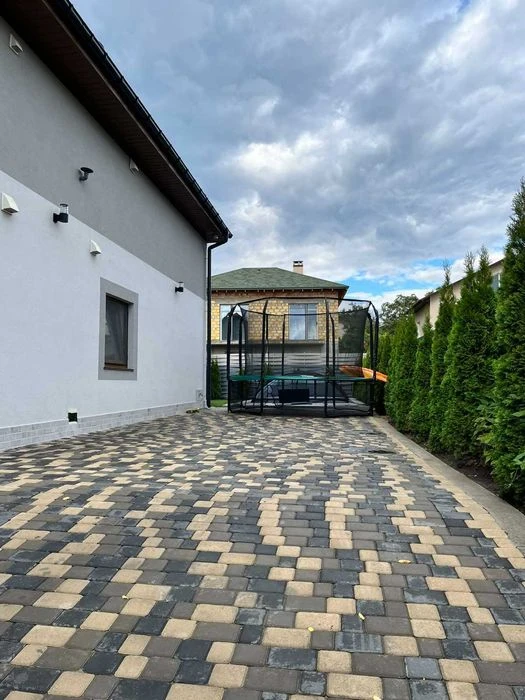 БЕЗ КОМИССИИ для покупателя! Продам новый дом с крытым бассе.