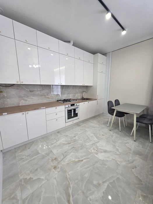 Продаж сучасної 1,5кім.квартири в новобудові 47квм.вул.Груше